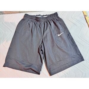 Nike men's shorts size large looks like‎ they run big